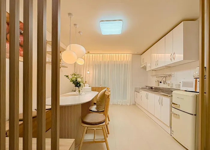 신규할인,nonhyeon, Gangnam Station, Gangnam Plastic Surgery, Dermatology, Garosu-gil, Hangang Park, Coex, Lotte World 30 Minutes Apartment