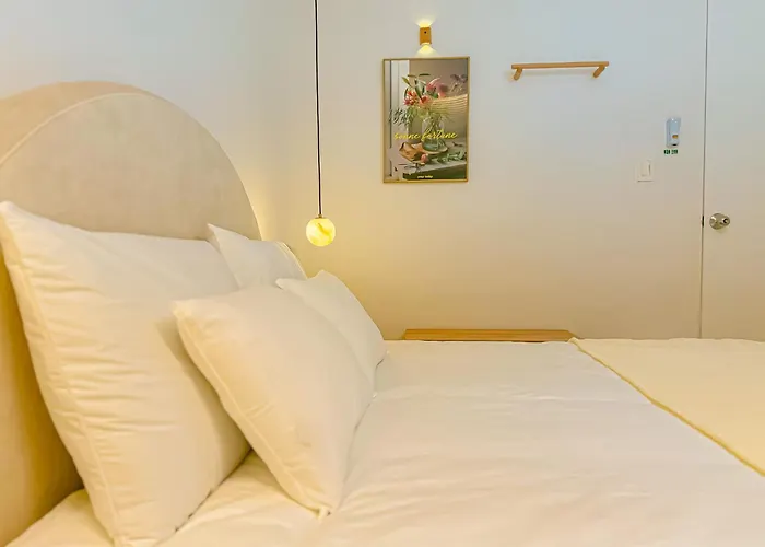 Apartment 신규할인,nonhyeon, Gangnam Station, Gangnam Plastic Surgery, Dermatology, Garosu-gil, Hangang Park, Coex, Lotte World 30 Minutes *