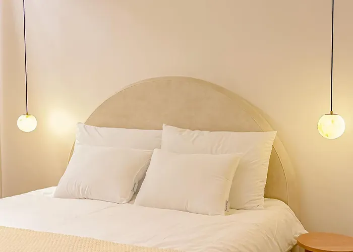 Apartment 신규할인,nonhyeon, Gangnam Station, Gangnam Plastic Surgery, Dermatology, Garosu-gil, Hangang Park, Coex, Lotte World 30 Minutes Seoul