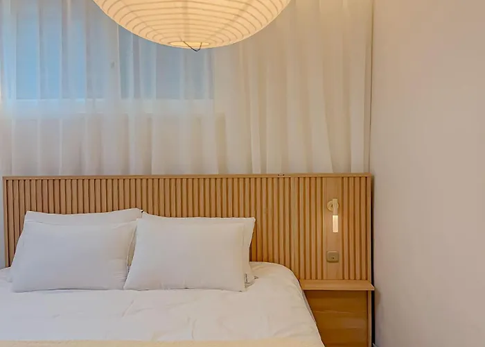 Apartment 신규할인,nonhyeon, Gangnam Station, Gangnam Plastic Surgery, Dermatology, Garosu-gil, Hangang Park, Coex, Lotte World 30 Minutes Seoul