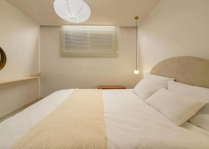 신규할인,nonhyeon, Gangnam Station, Gangnam Plastic Surgery, Dermatology, Garosu-gil, Hangang Park, Coex, Lotte World 30 Minutes Apartment Seoul