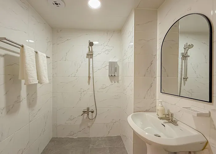 신규할인,nonhyeon, Gangnam Station, Gangnam Plastic Surgery, Dermatology, Garosu-gil, Hangang Park, Coex, Lotte World 30 Minutes Apartment
