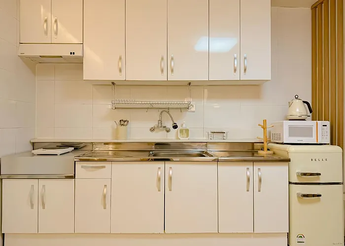 Apartment 신규할인,nonhyeon, Gangnam Station, Gangnam Plastic Surgery, Dermatology, Garosu-gil, Hangang Park, Coex, Lotte World 30 Minutes